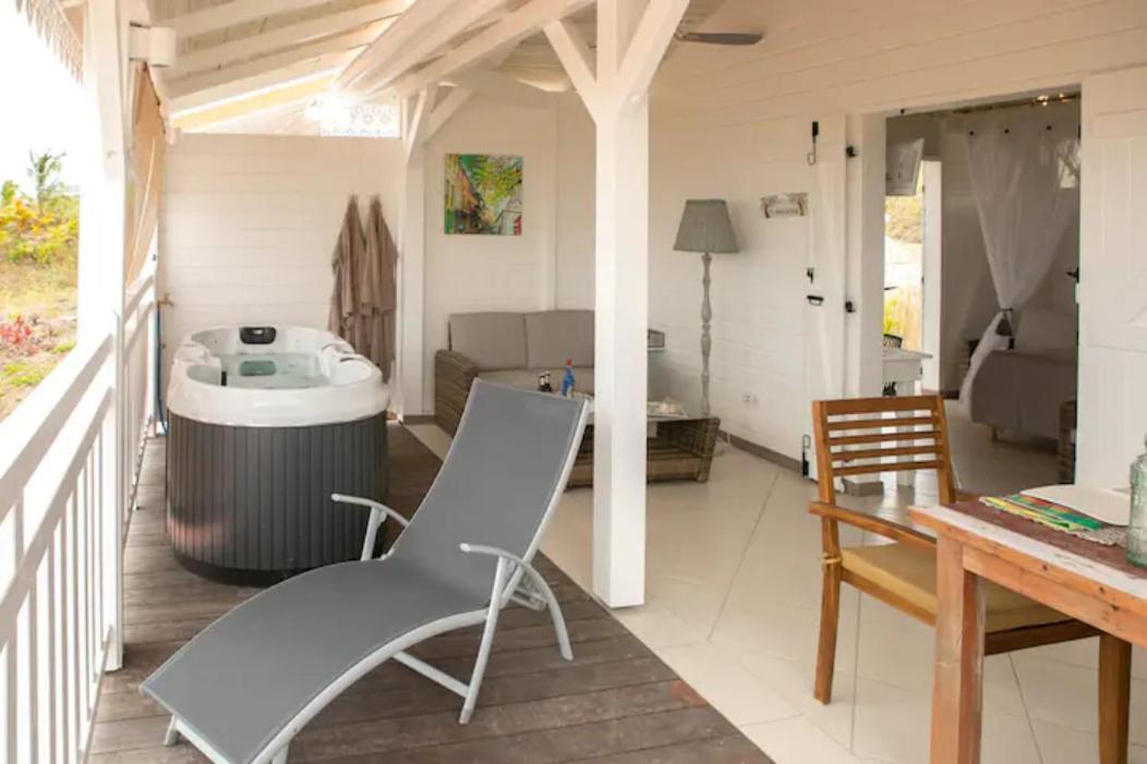 Bungalow Vanille Pacane Vue Mer avec Spa Privé Les Trois-Ilets Exterior foto